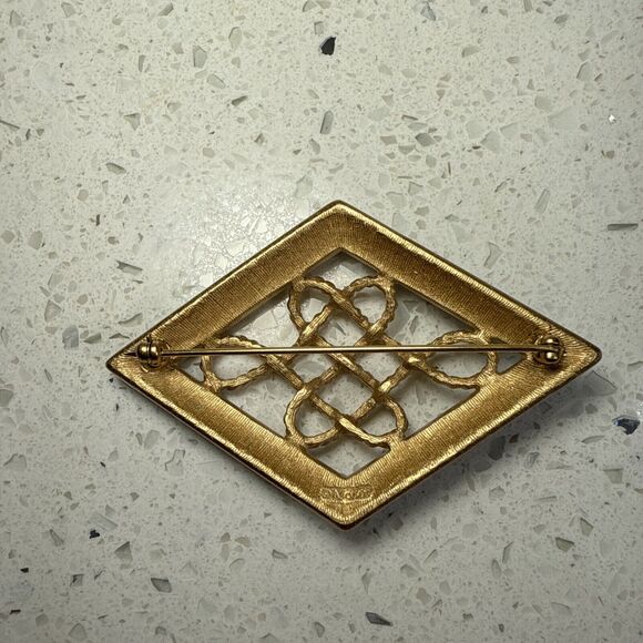 Vintage Monet‎ Goldtone Twisted Rope Blue Enamel Diamond Shape Brooch Pin - Picture 2 of 5